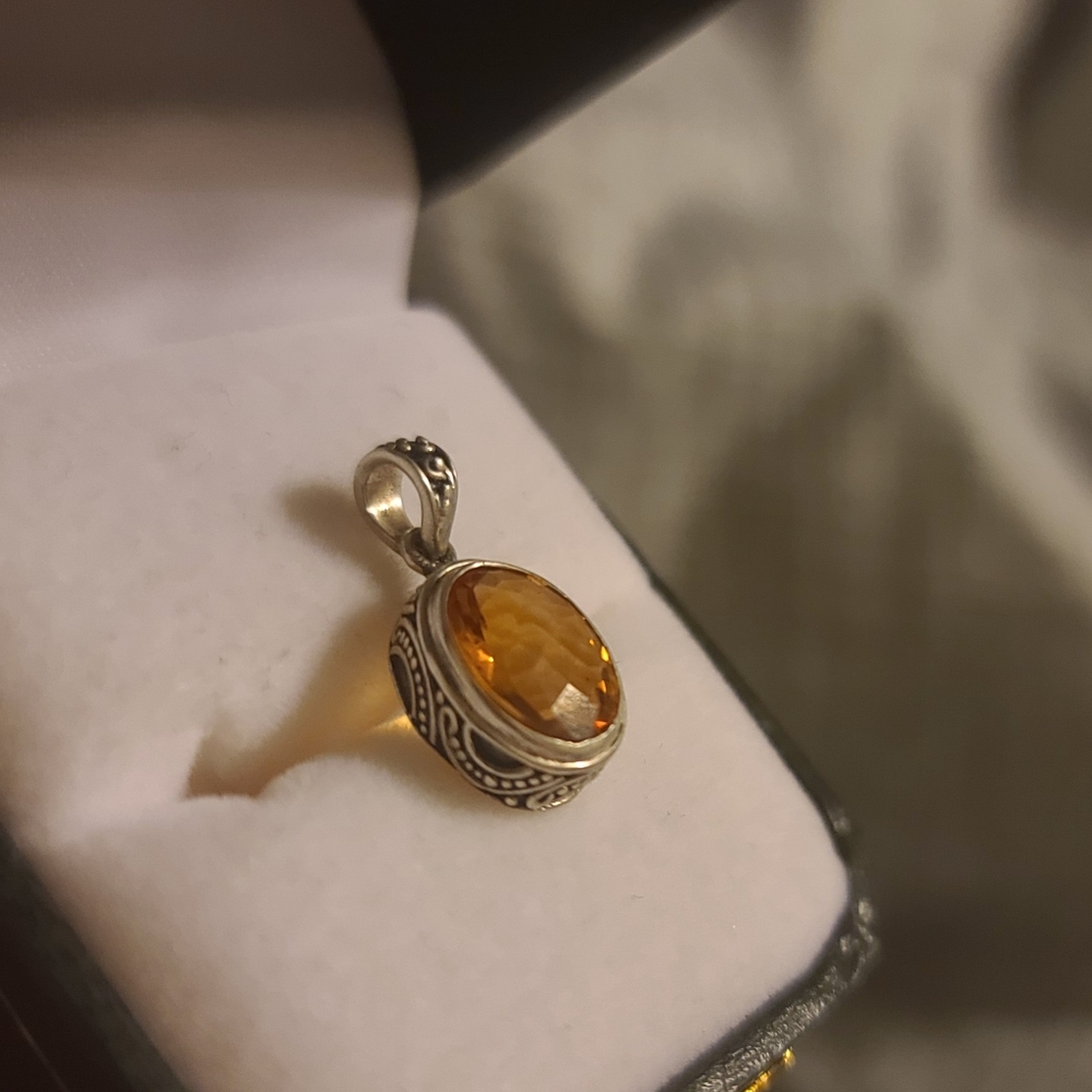 Cirtine Oval Pendant Charm